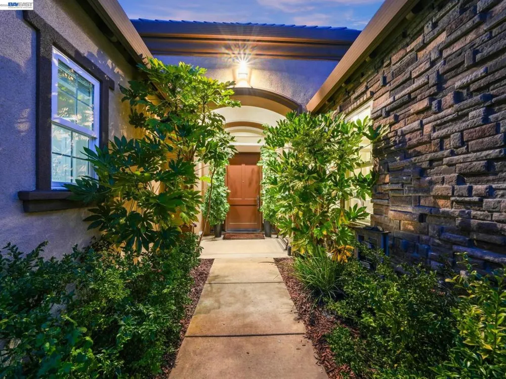 65 Stonebrae Rd Hayward, CA 94542