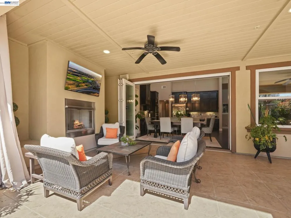 65 Stonebrae Rd Hayward, CA 94542