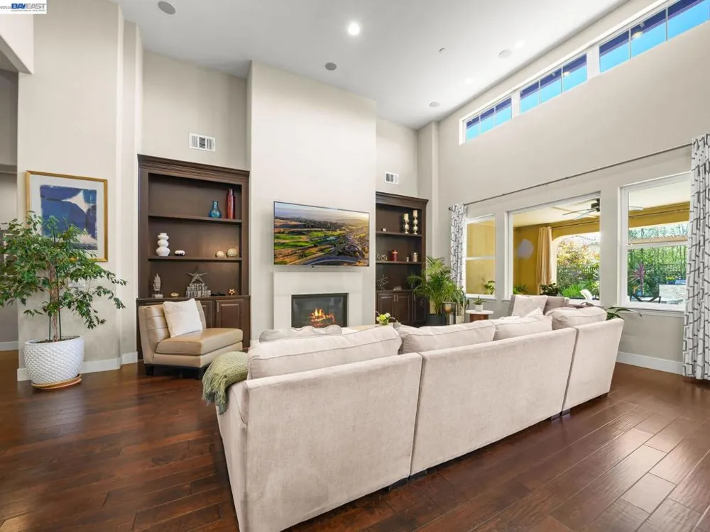 65 Stonebrae Rd Hayward, CA 94542