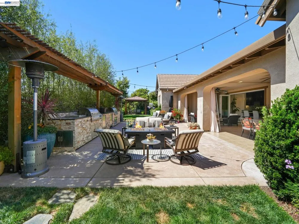 65 Stonebrae Rd Hayward, CA 94542