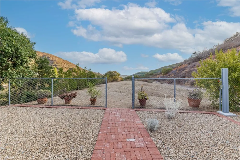 45251 La Cruz Dr Temecula, CA 92590