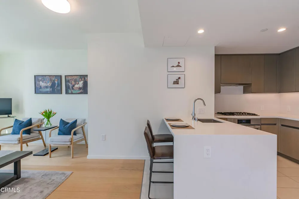 889 Francisco Street #802 Los Angeles, CA 90017