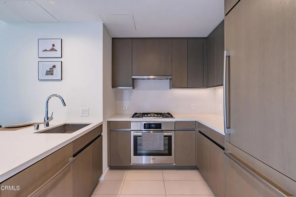 889 Francisco Street #802 Los Angeles, CA 90017
