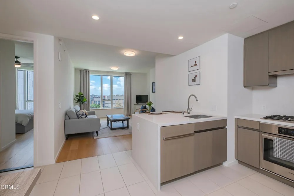 889 Francisco Street #802 Los Angeles, CA 90017