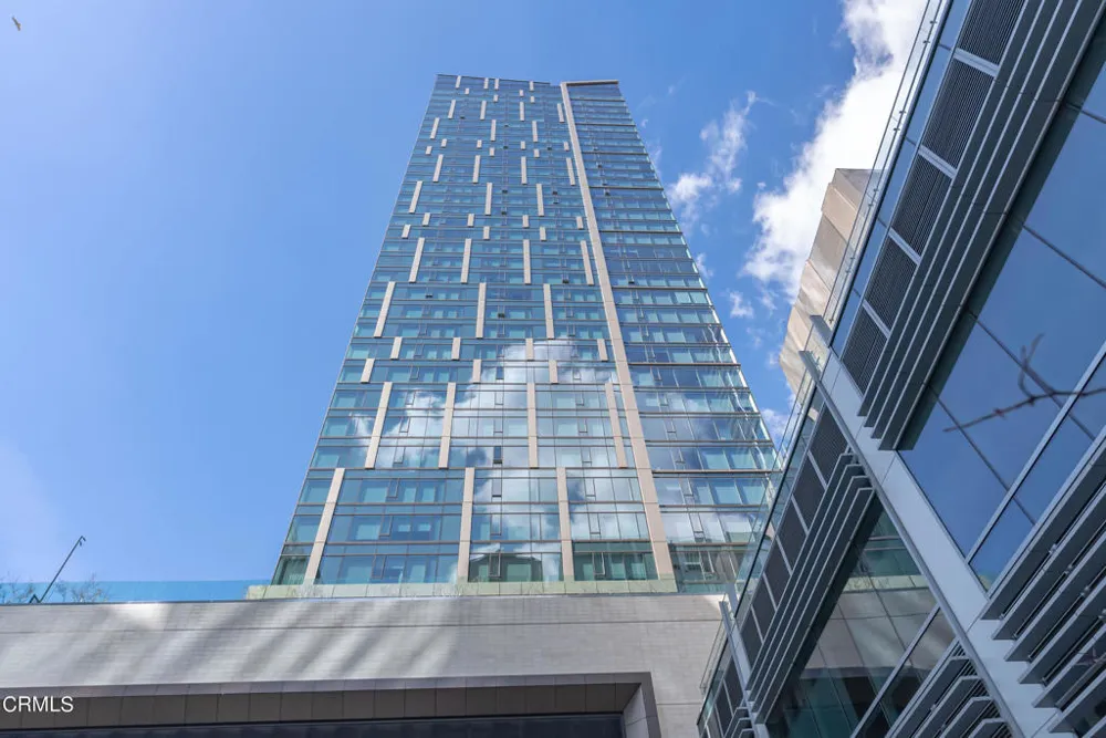 889 Francisco Street #802 Los Angeles, CA 90017