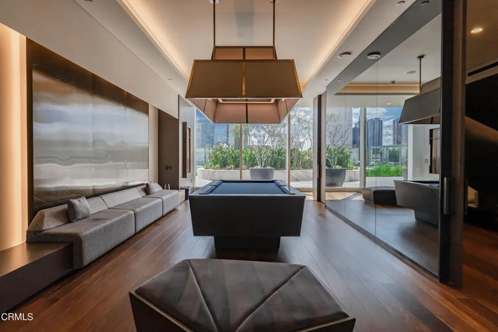 889 Francisco Street #802 Los Angeles, CA 90017