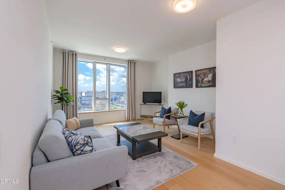 889 Francisco Street #802 Los Angeles, CA 90017