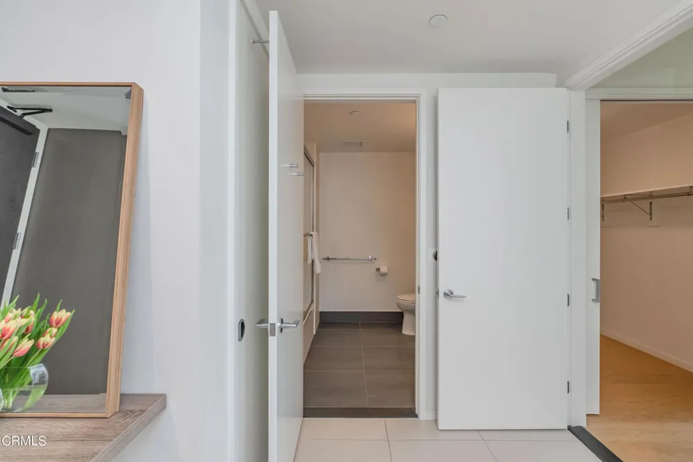 889 Francisco Street #802 Los Angeles, CA 90017