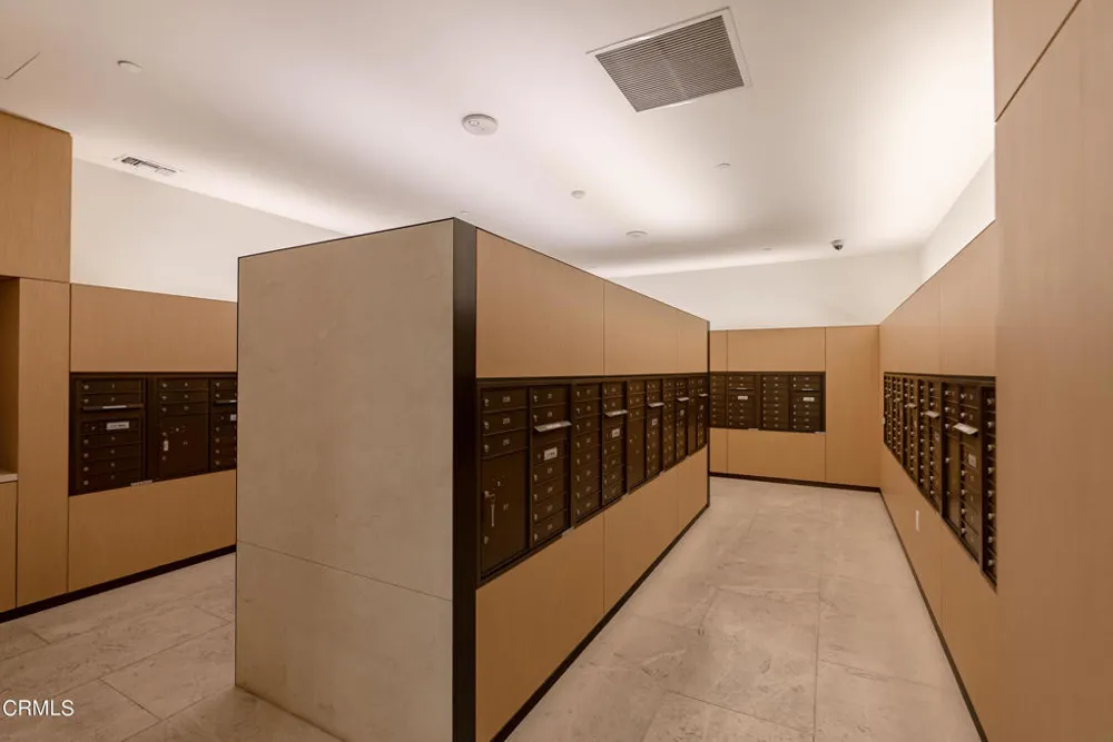 889 Francisco Street #802 Los Angeles, CA 90017