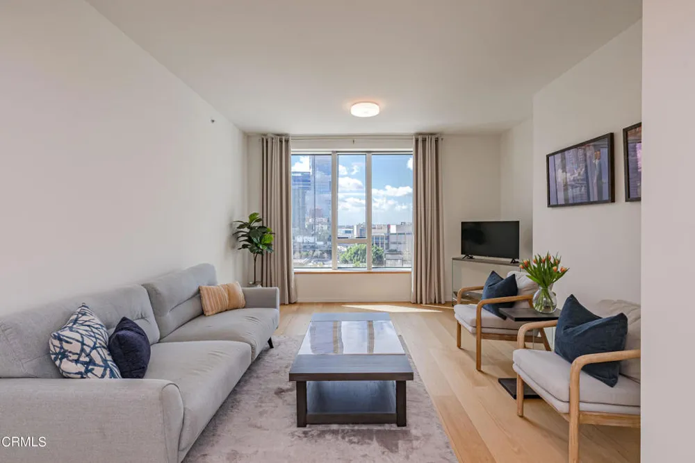 889 Francisco Street #802 Los Angeles, CA 90017