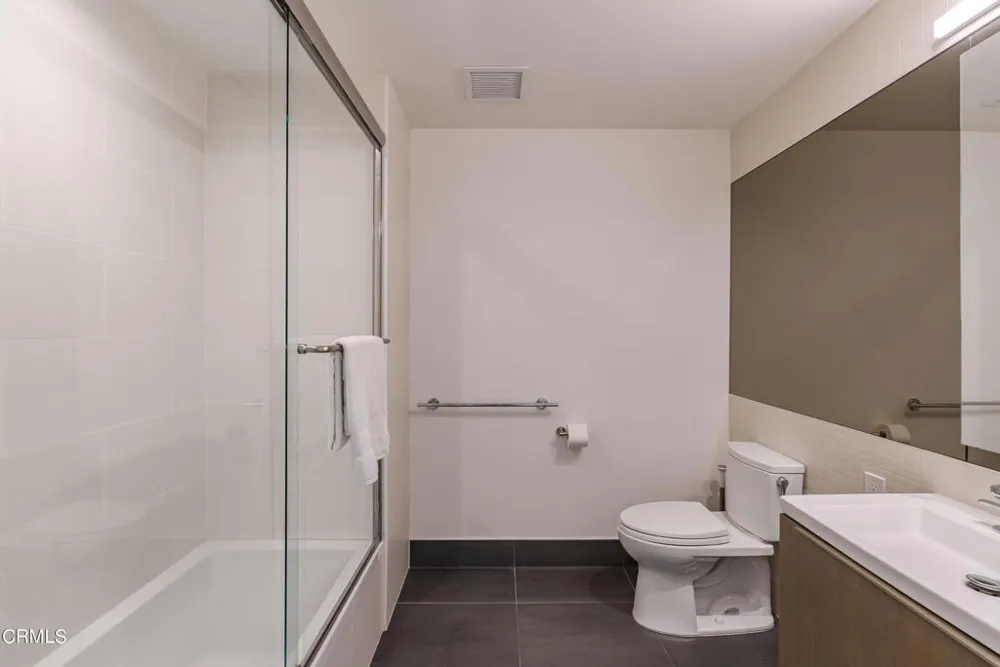 889 Francisco Street #802 Los Angeles, CA 90017