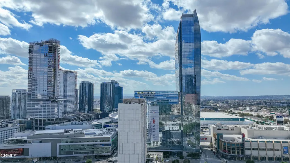 889 Francisco Street #802 Los Angeles, CA 90017