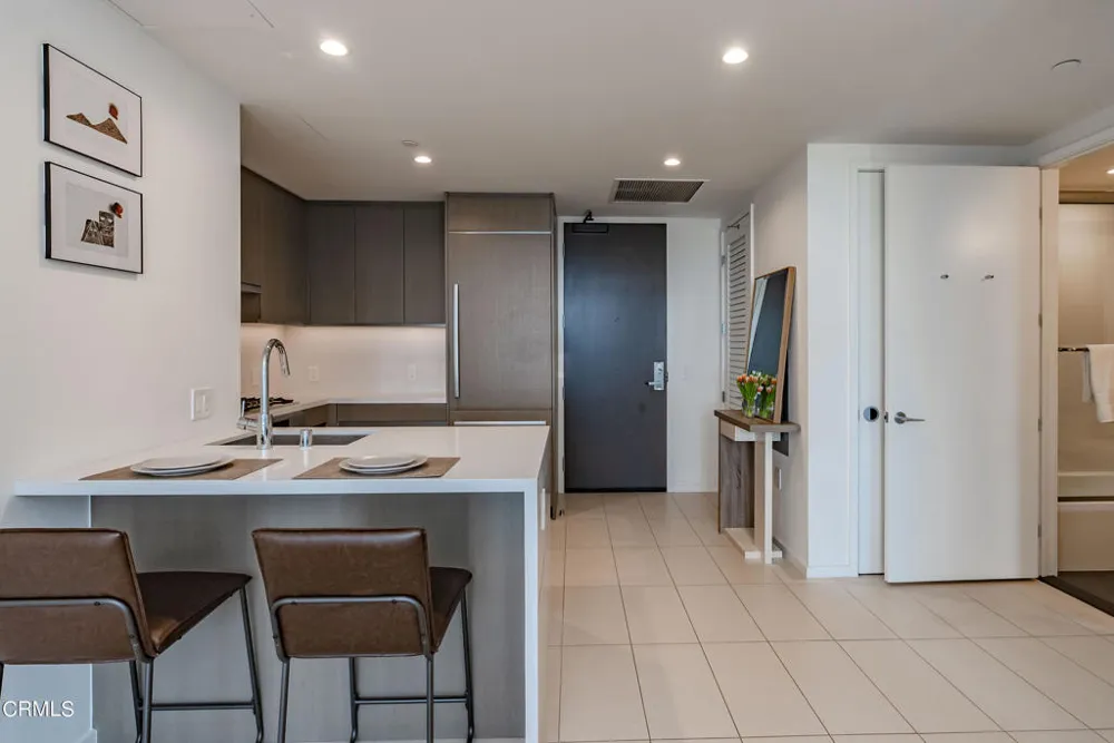889 Francisco Street #802 Los Angeles, CA 90017