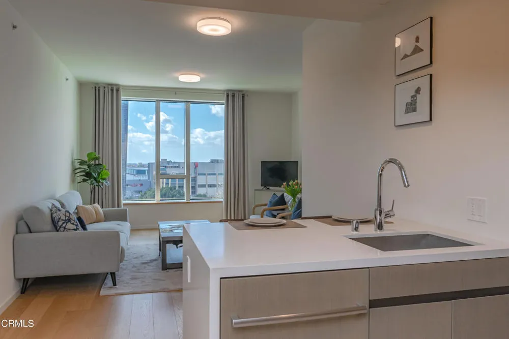 889 Francisco Street #802 Los Angeles, CA 90017