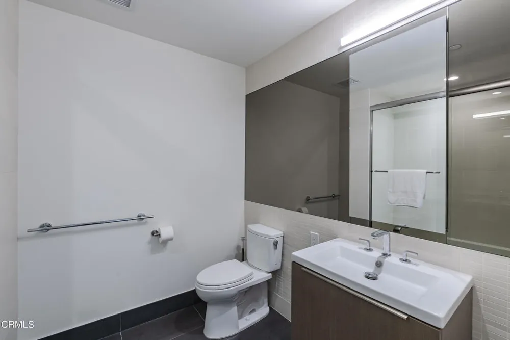 889 Francisco Street #802 Los Angeles, CA 90017