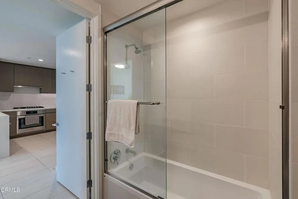 889 Francisco Street #802 Los Angeles, CA 90017