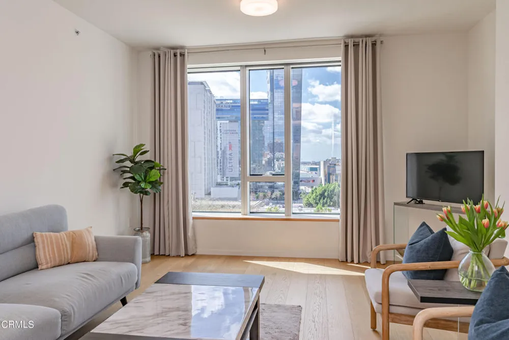 889 Francisco Street #802 Los Angeles, CA 90017