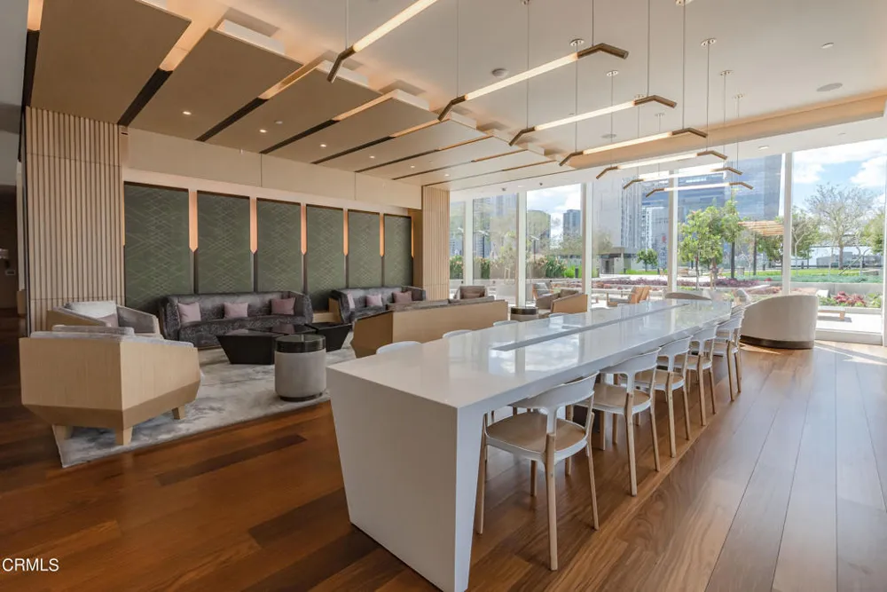 889 Francisco Street #802 Los Angeles, CA 90017