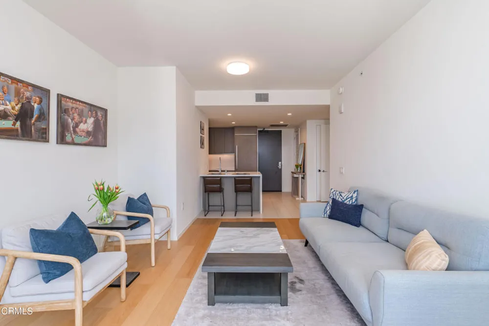 889 Francisco Street #802 Los Angeles, CA 90017