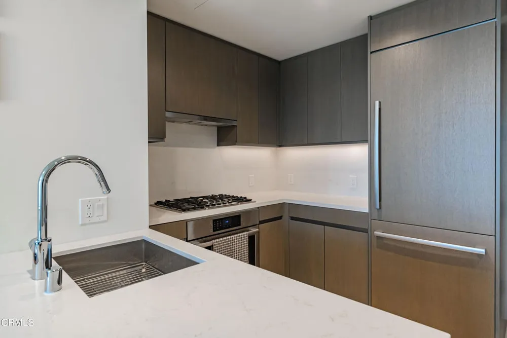889 Francisco Street #802 Los Angeles, CA 90017
