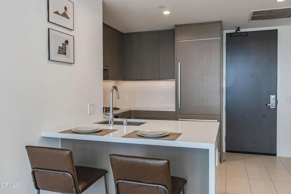 889 Francisco Street #802 Los Angeles, CA 90017