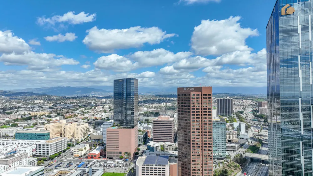 889 Francisco Street #802 Los Angeles, CA 90017