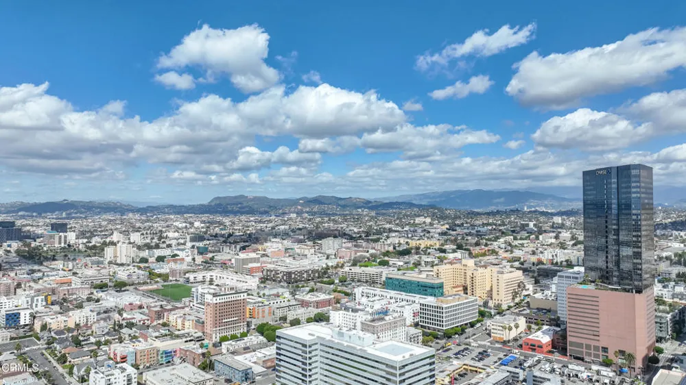 889 Francisco Street #802 Los Angeles, CA 90017
