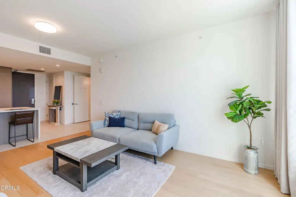 889 Francisco Street #802 Los Angeles, CA 90017