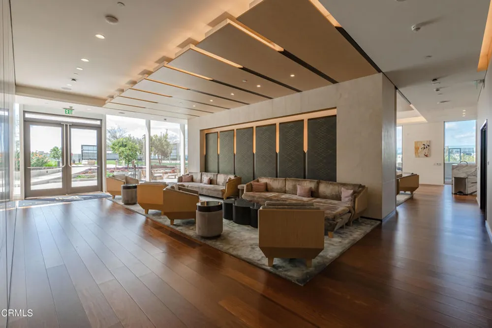 889 Francisco Street #802 Los Angeles, CA 90017