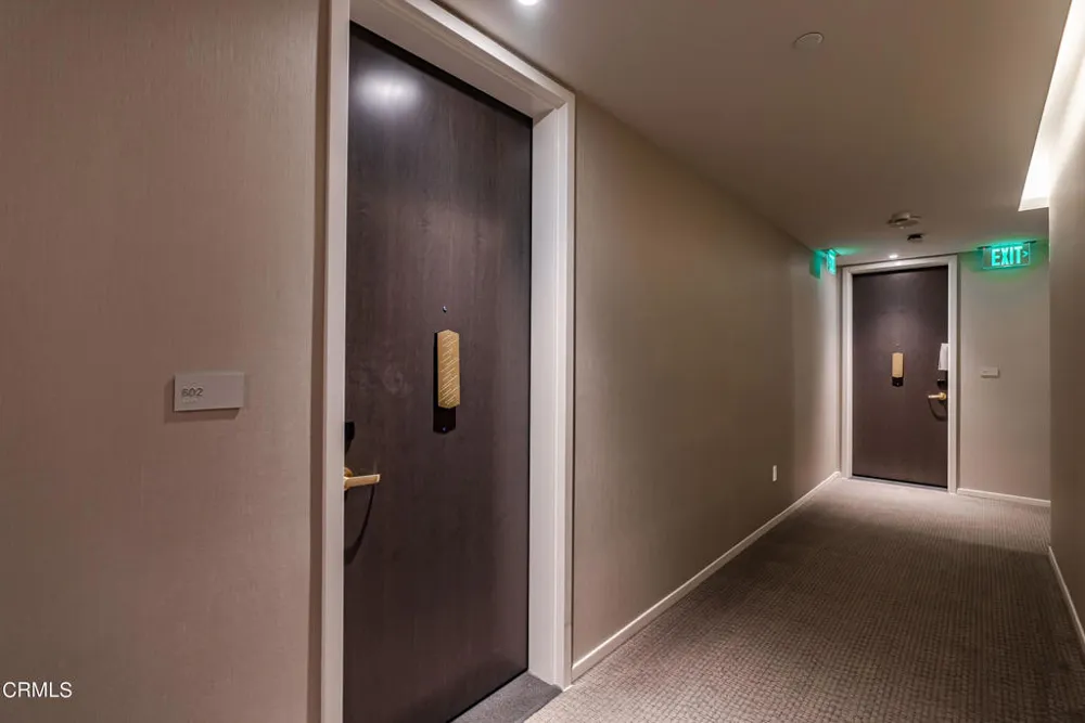 889 Francisco Street #802 Los Angeles, CA 90017