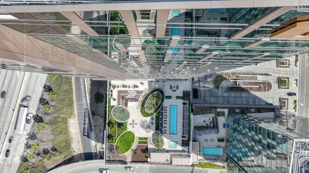 889 Francisco Street #802 Los Angeles, CA 90017