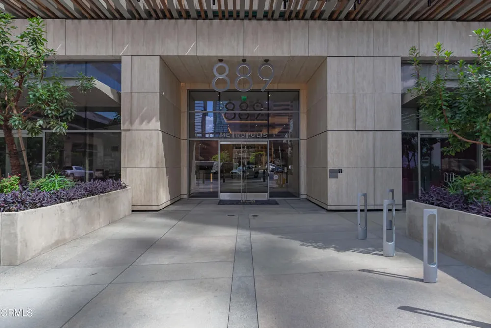 889 Francisco Street #802 Los Angeles, CA 90017