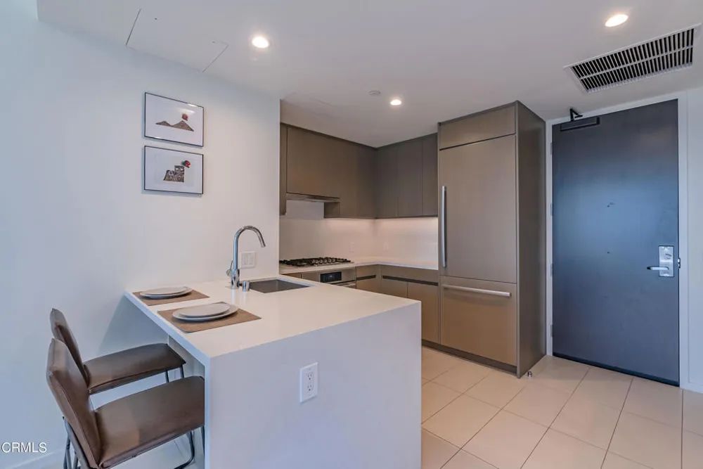 889 Francisco Street #802 Los Angeles, CA 90017