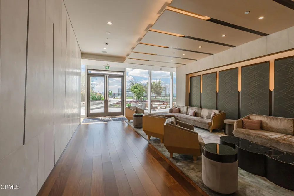 889 Francisco Street #802 Los Angeles, CA 90017