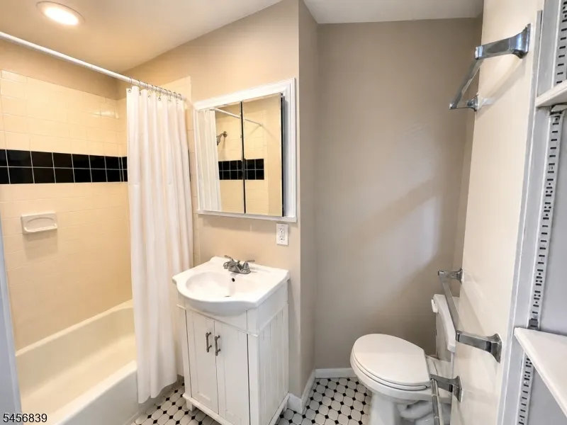 39 Glenridge Ave #2 Unit 2 Montclair, NJ 07042