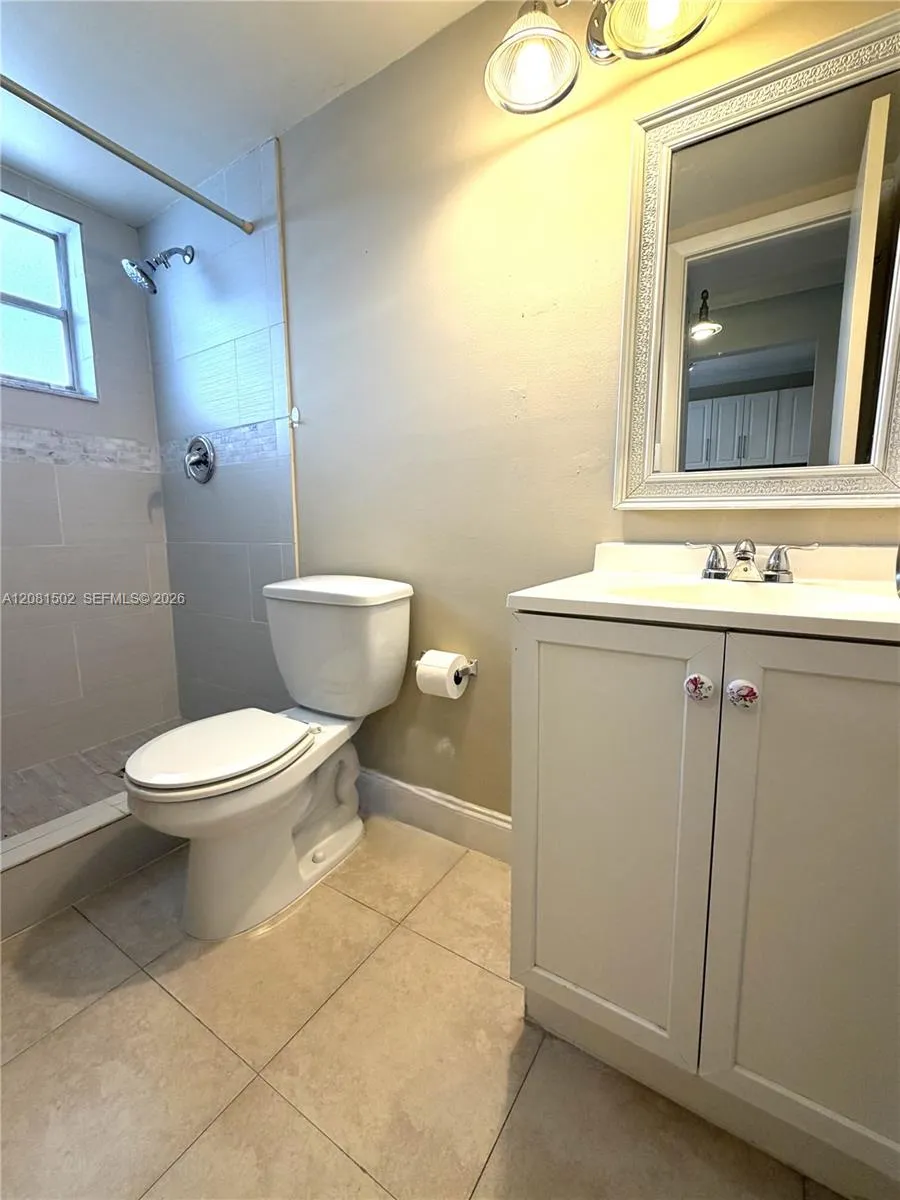 1751 NW 75th Ave #310 Plantation, FL 33313