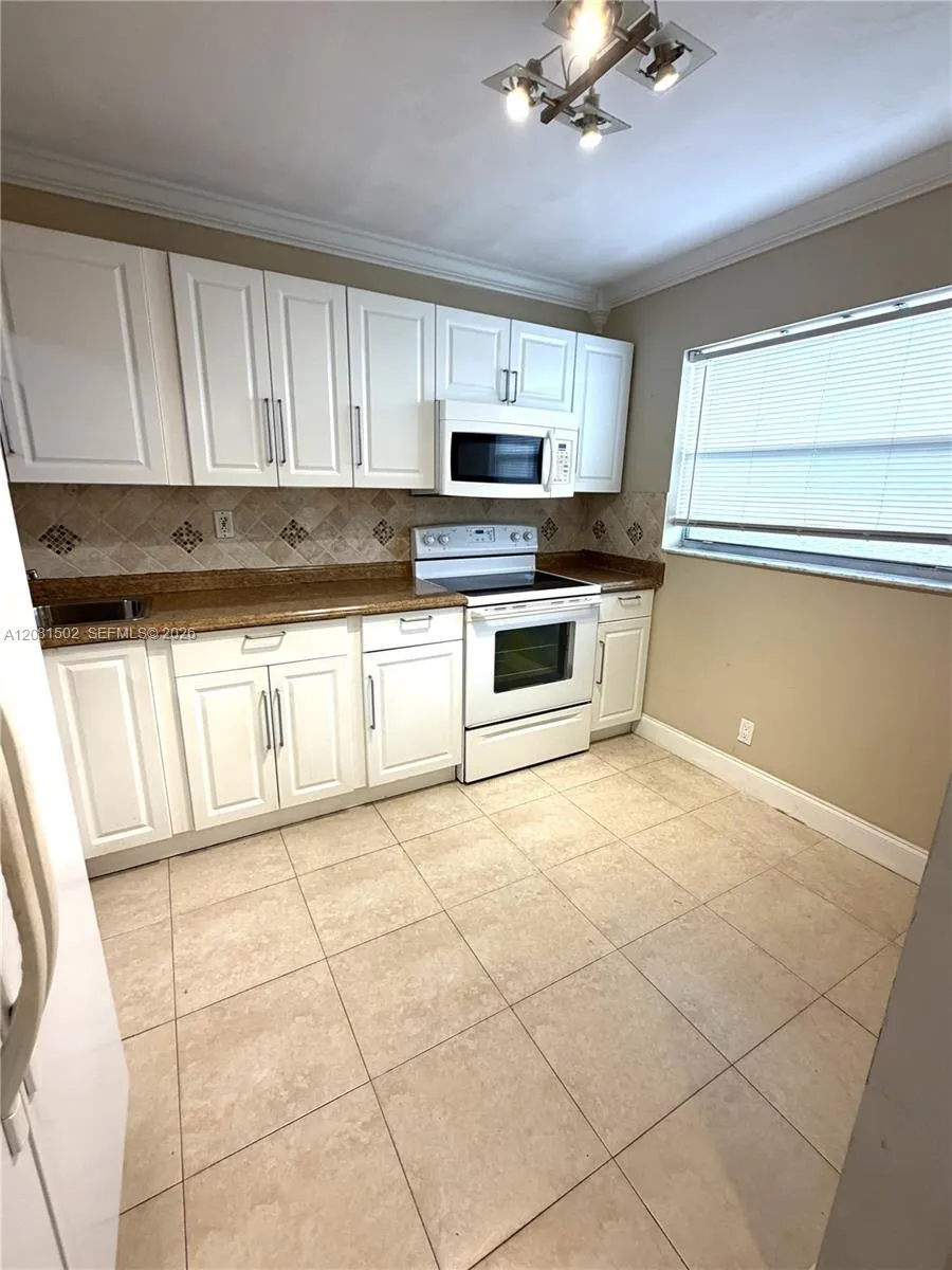 1751 NW 75th Ave #310 Plantation, FL 33313