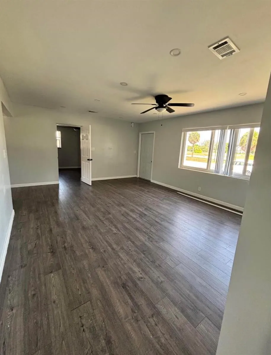 35 W 11TH STREET #0 Riviera Beach, FL 33404