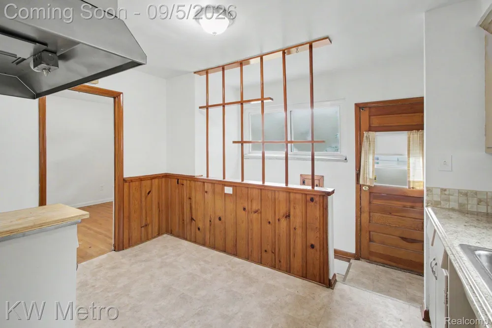 24500 Rosewood Street Oak Park City, MI 48237