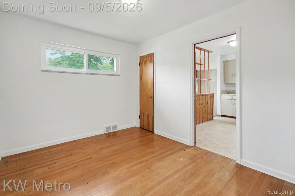 24500 Rosewood Street Oak Park City, MI 48237