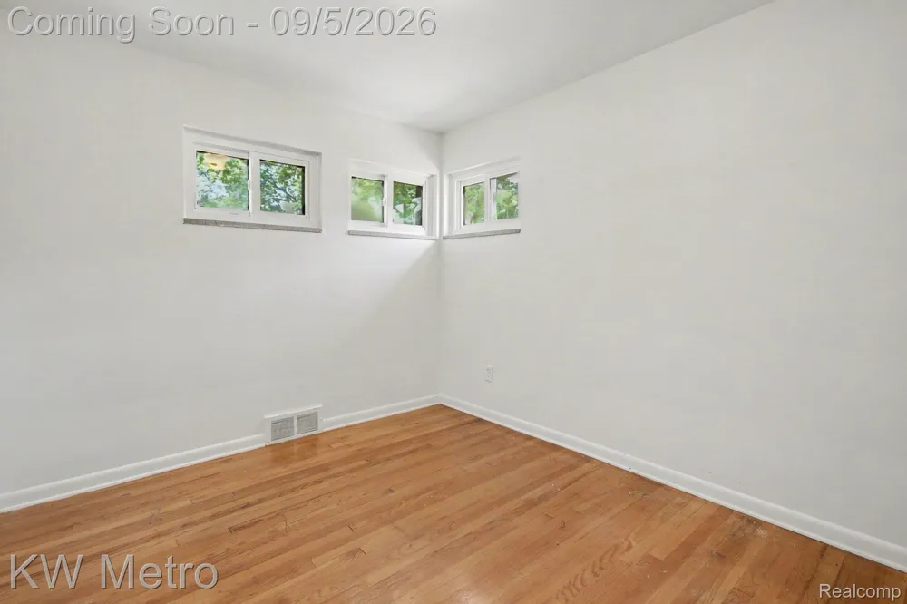 24500 Rosewood Street Oak Park City, MI 48237