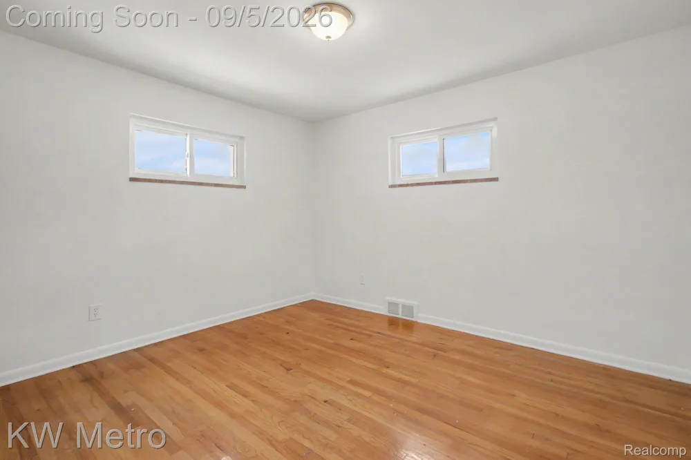 24500 Rosewood Street Oak Park City, MI 48237