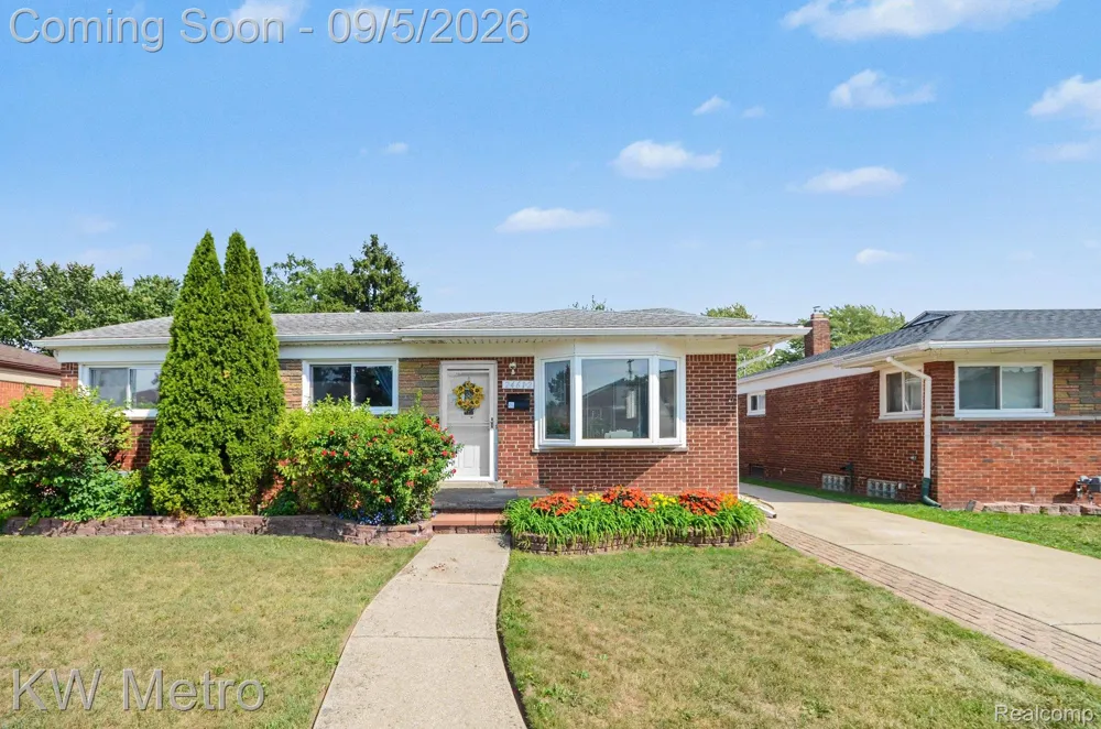 24612 Rosalind Avenue Eastpointe City, MI 48021