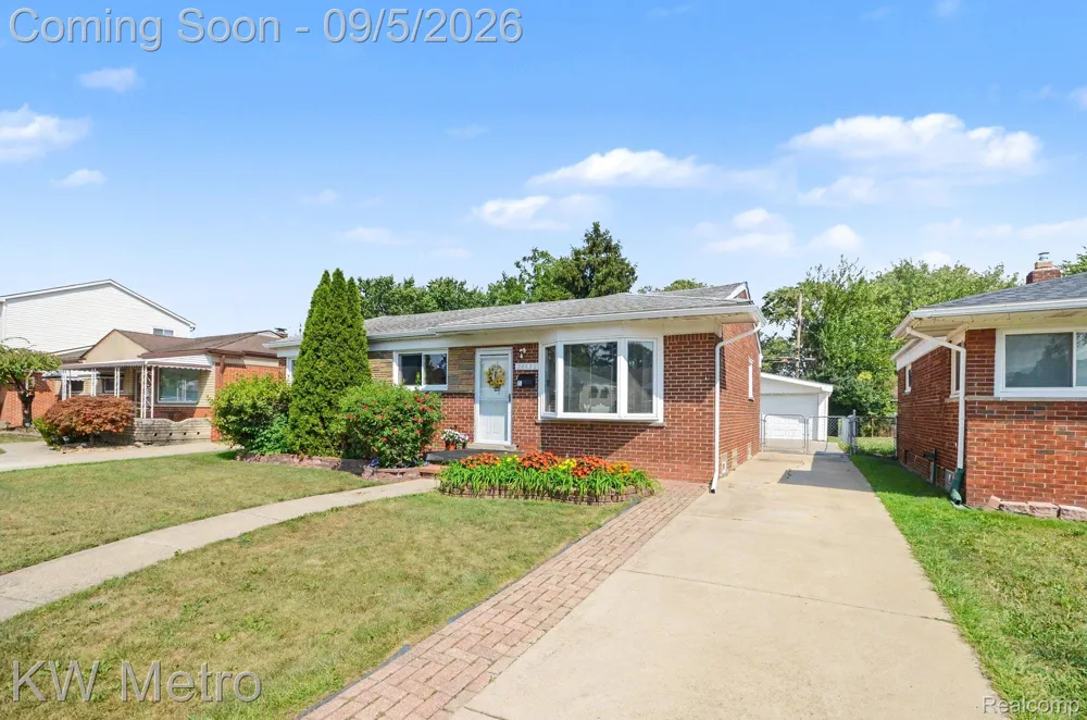 24612 Rosalind Avenue Eastpointe City, MI 48021