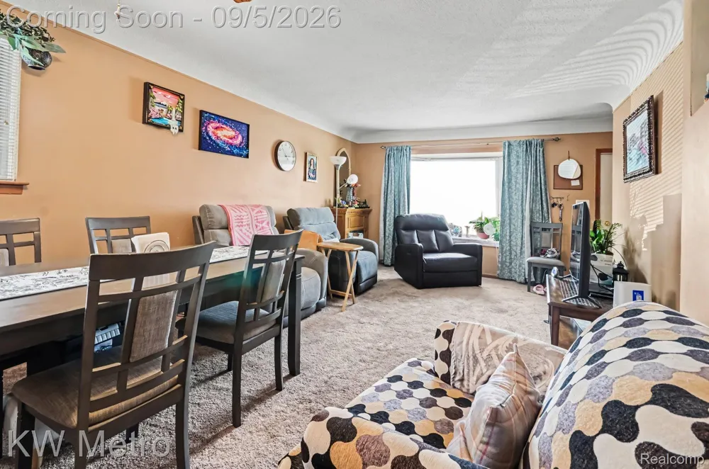 24612 Rosalind Avenue Eastpointe City, MI 48021