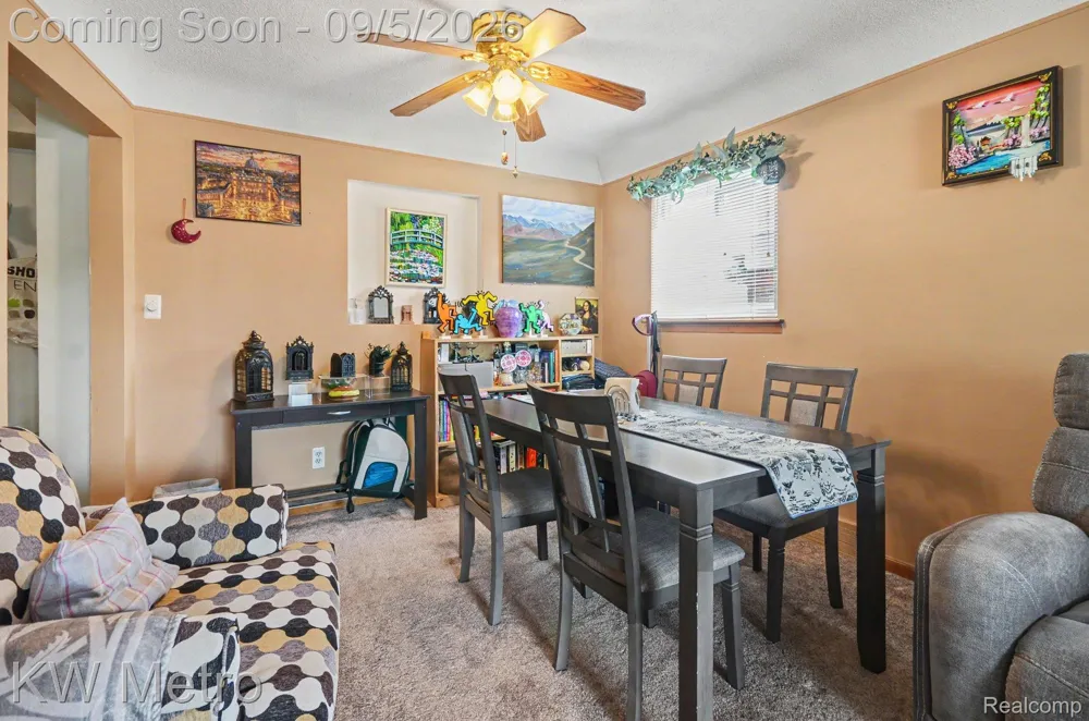 24612 Rosalind Avenue Eastpointe City, MI 48021