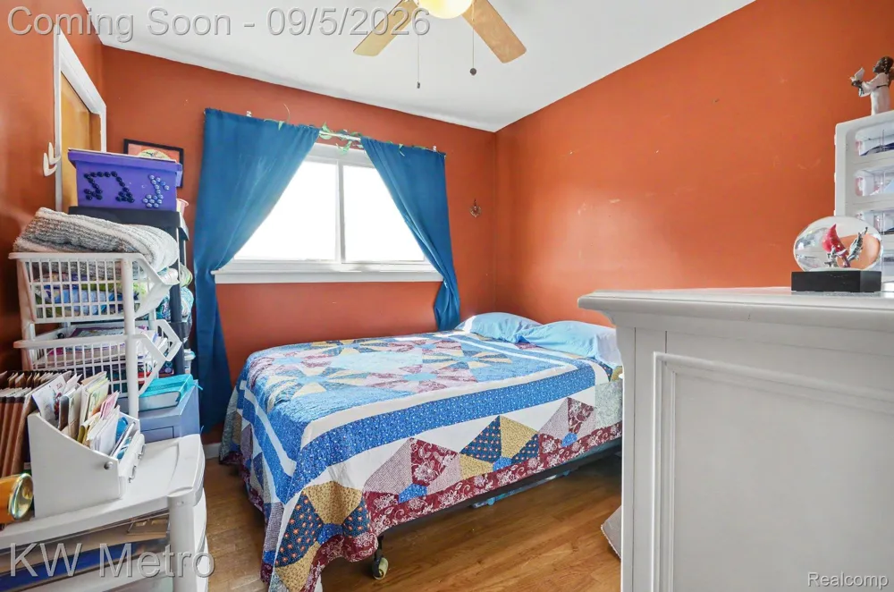 24612 Rosalind Avenue Eastpointe City, MI 48021