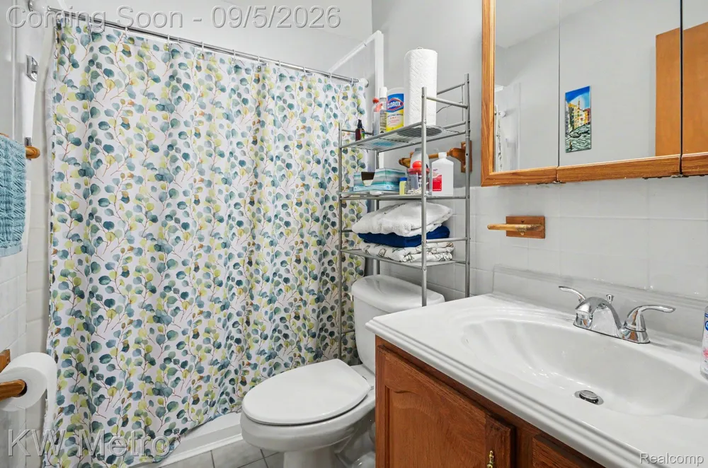 24612 Rosalind Avenue Eastpointe City, MI 48021