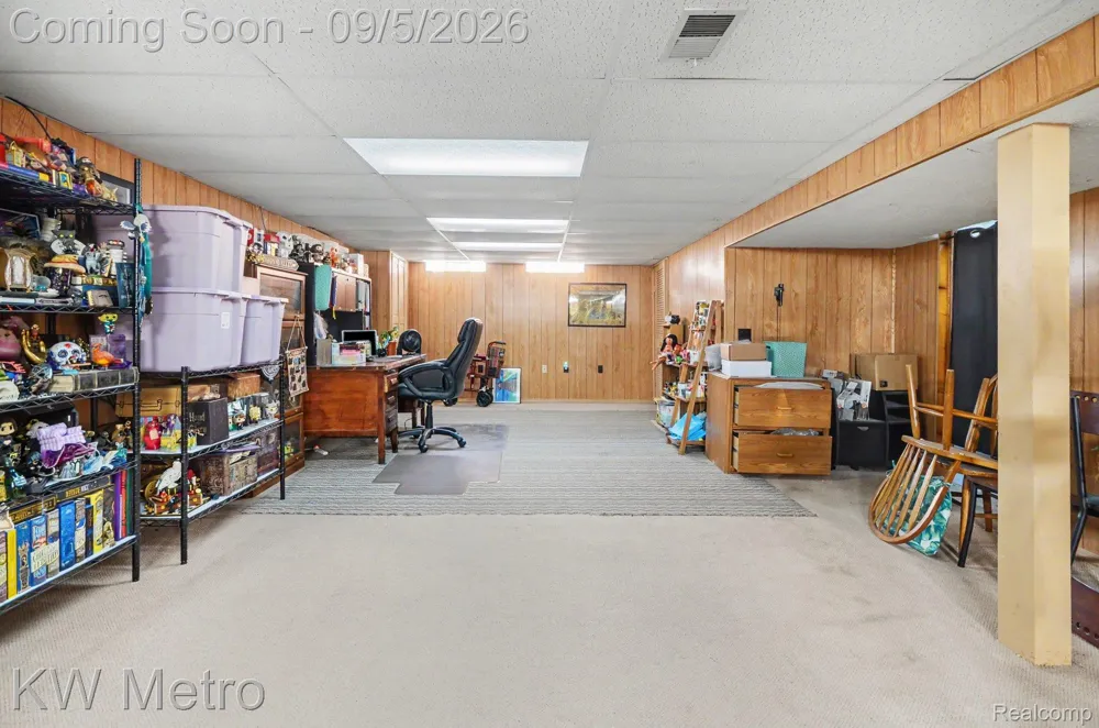 24612 Rosalind Avenue Eastpointe City, MI 48021