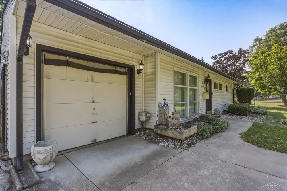 3310 Drexel Drive Saginaw City, MI 48601